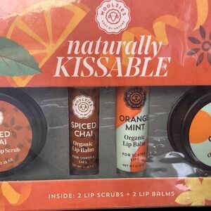 Woolzies Naturally Kissable Lip Balm & Scrub Set - Orange Mint & Spiced Chai